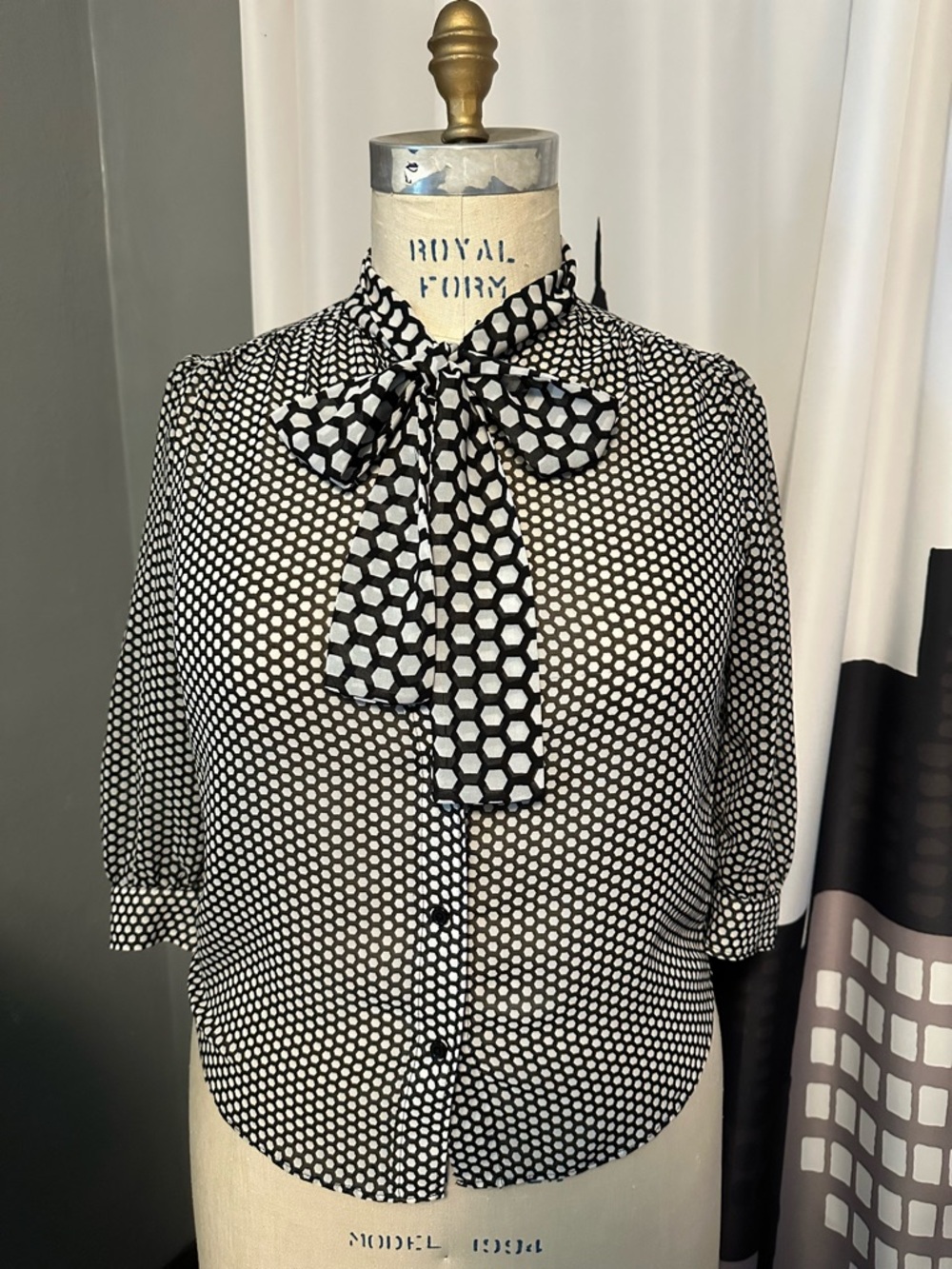 Liz Claiborne Sheer Black & White Hexagon Polka Dot Tie-Neck 3/4 Sleeve Blouse